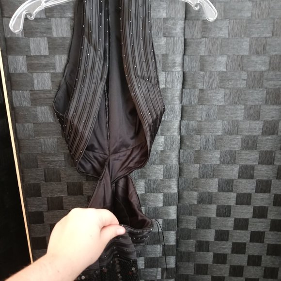 Size Medium backless dress HUGE DISCOUNT - Picture 4 of 5